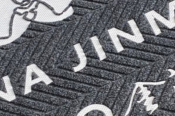 Nailun Chevron Ridges Non-Slip Logo Mats