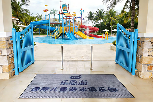 Nailun Chevron Ridges Non-Slip Logo Mats